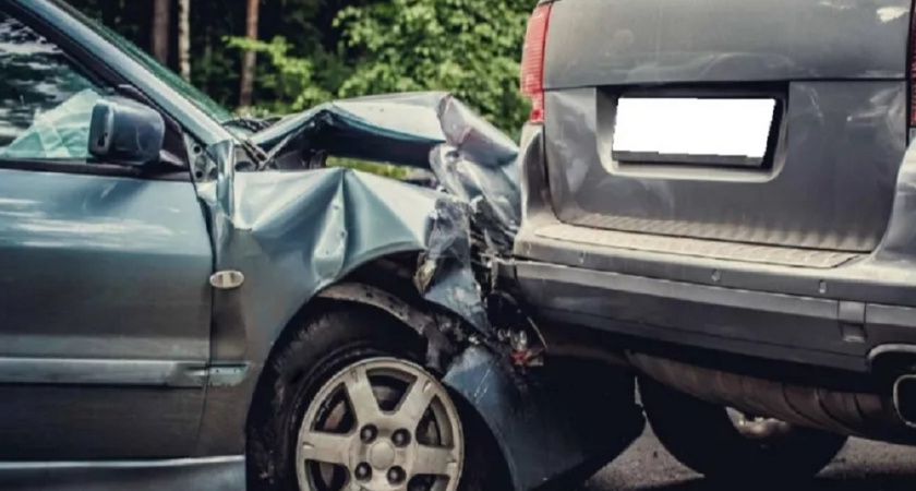 На М-7 «Волга» водитель легкового авто был госпитализирован после столкновения с тягачом