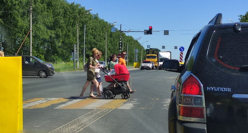 Надо ли ждать, пока пешеход полностью перейдёт дорогу по "зебре": Верховный Суд дал окончательное разъяснение