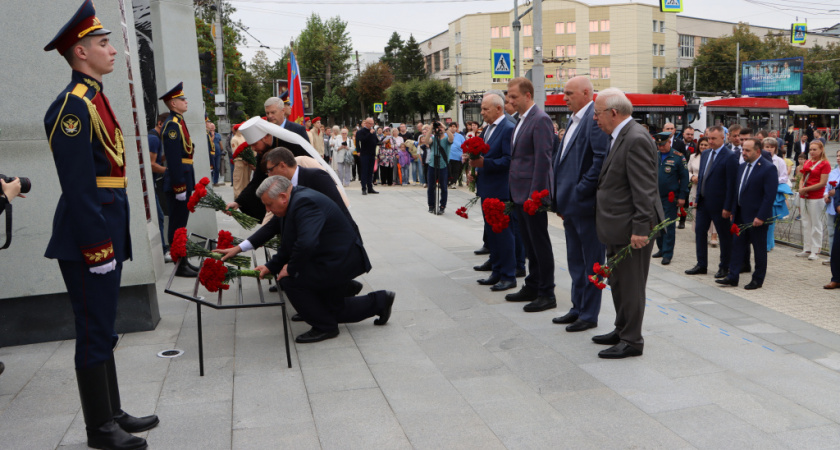 Во Владимире торжественно открыли стелу «Город трудовой доблести»