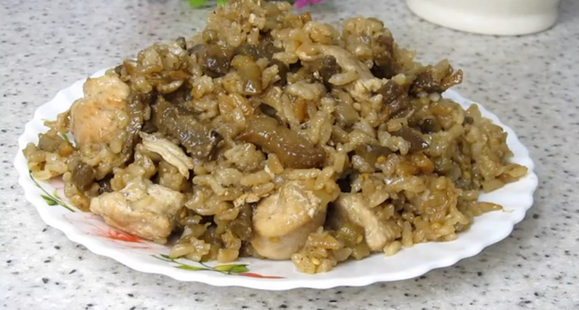 "Приготовь, наесться не могу!": рецепт плова с баклажанами, который покорит всех