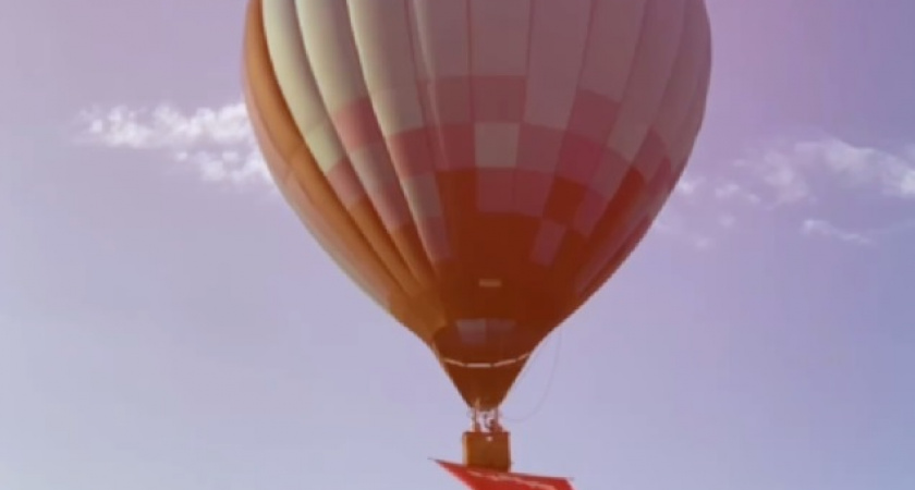Над Владимиром пролетел воздушный шар с гербом города
