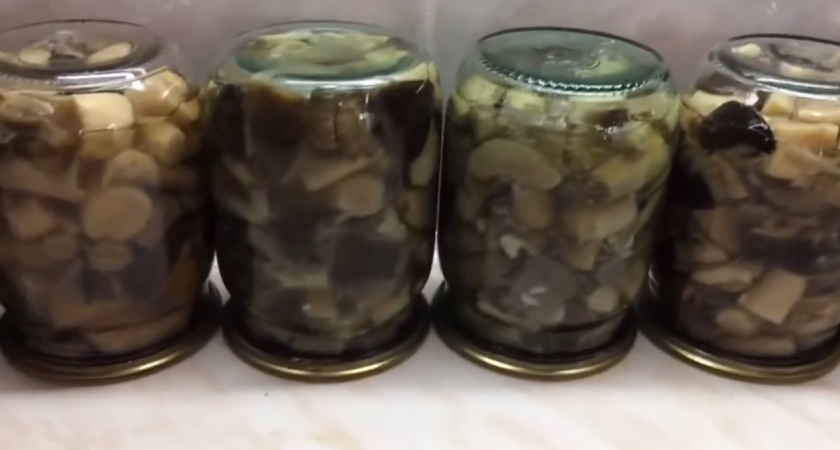 Эти продукты нельзя закрывать в банки: врач-гастроэнтеролог предупреждает о скрытой опасности заготовок