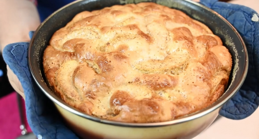 Рецепт идеального заливного пирога с яблоками: съедят быстрее, чем закипит чайник