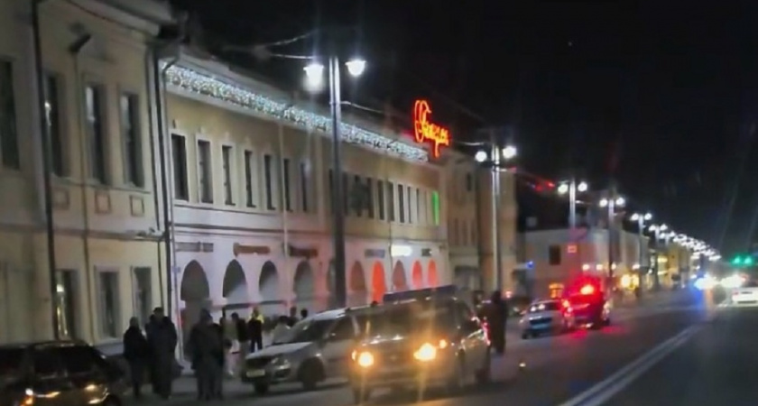 Мотоциклист столкнулся с автомобилем Росгвардии в центре города