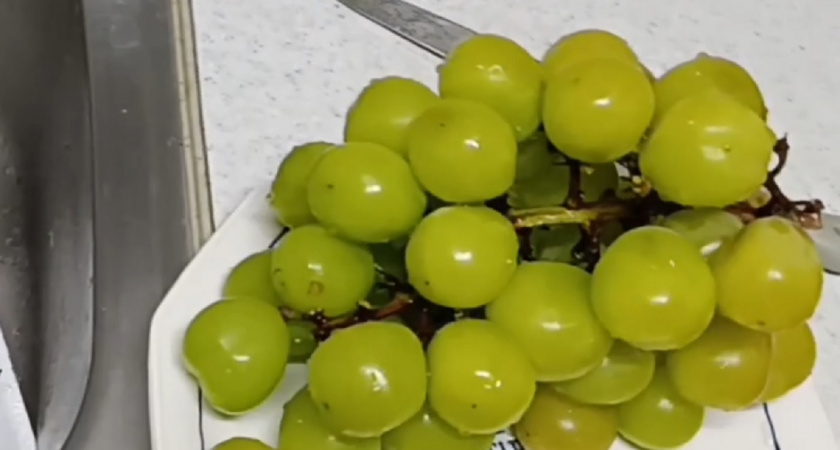 "Бум на гигантский виноград: его продают в магазинах и метро. Стоит ли его брать?": честный отзыв