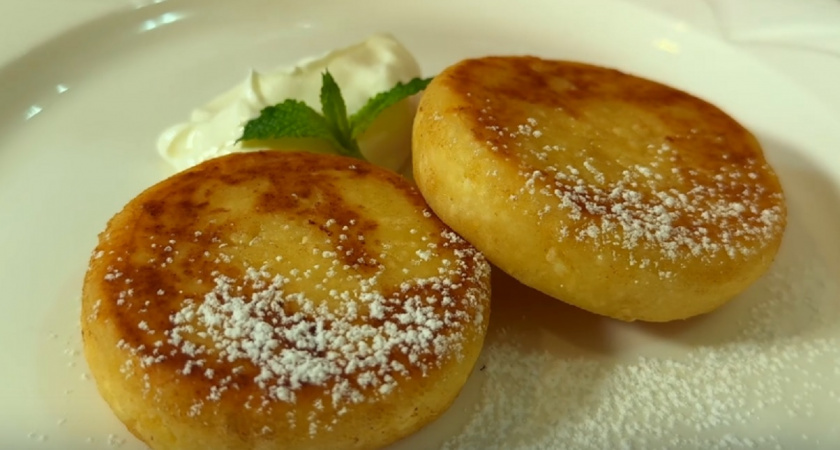 Рецепт пышных и нежных сырников: раскрываем 4 секрета идеального завтрака - готовить будете только так