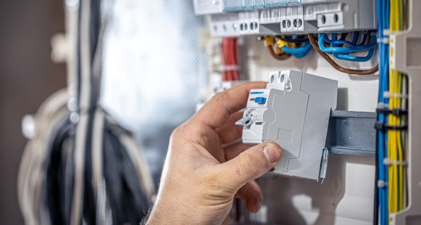 Жители семи деревень Александровского района останутся без света на целый день