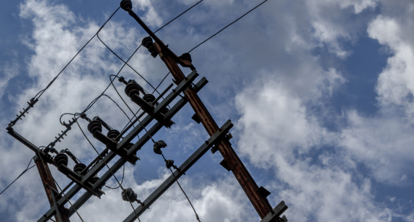 Александровская прокуратура помогла жителю получить электричество в доме