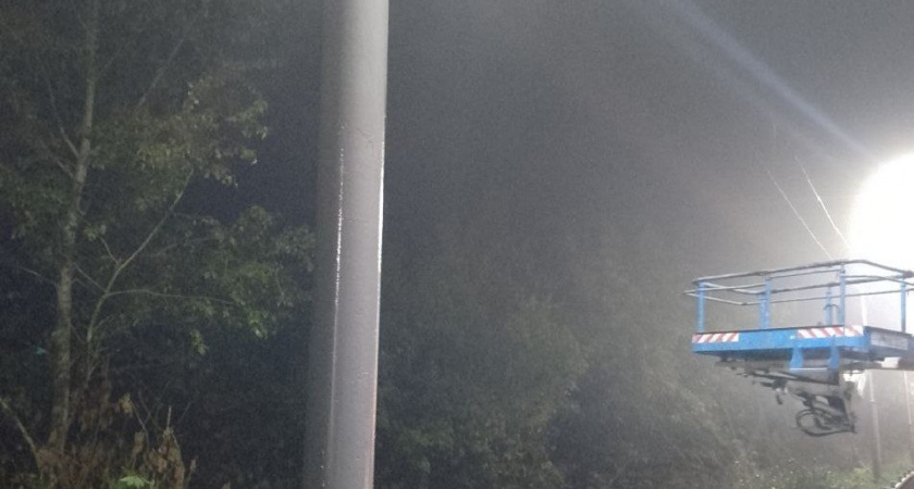 Фонари на дамбе Клязьмы во Владимире почистили и покрасили