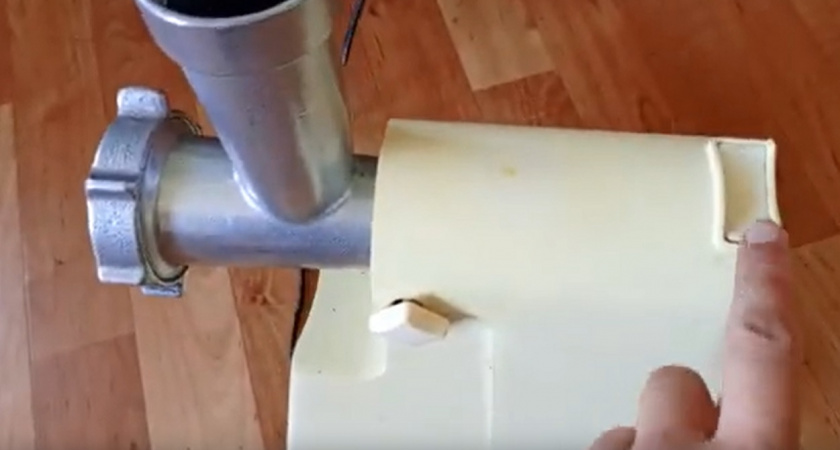 Как быстро и просто заточить нож для мясорубки: будет острее бритвы благодаря одной хитрости