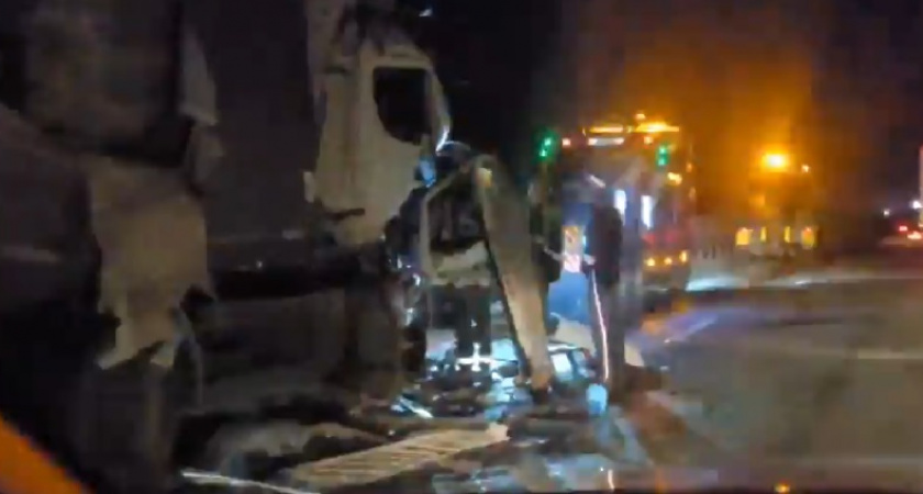 Во Владимирской области фура столкнулась с погрузчиком на трассе М-7