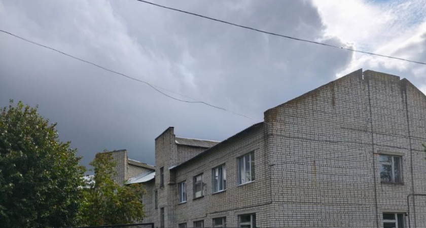 В Кольчугинском районе восстановили поврежденный забор вокруг школы