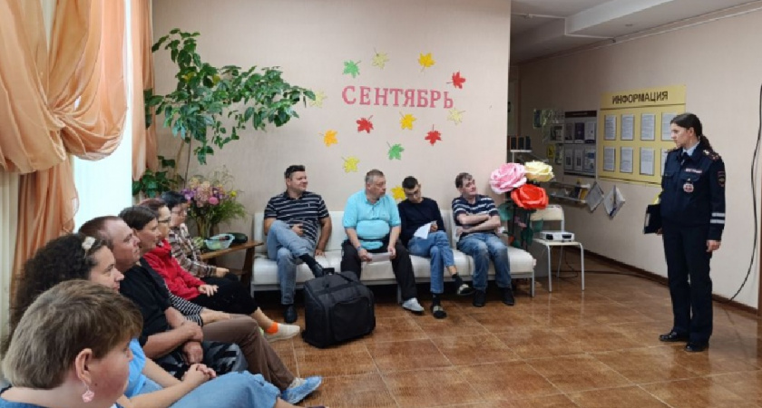 Сотрудники ГИБДД встретились с пенсионерами Вязниковского района