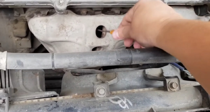 Топ-5 ошибок при проверке масла, которые гробят двигатель: никогда так не делайте