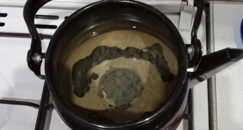 Не "лимонка" и не сода: эксперты раскрыли неожиданный способ удалить накипь в чайнике без химии