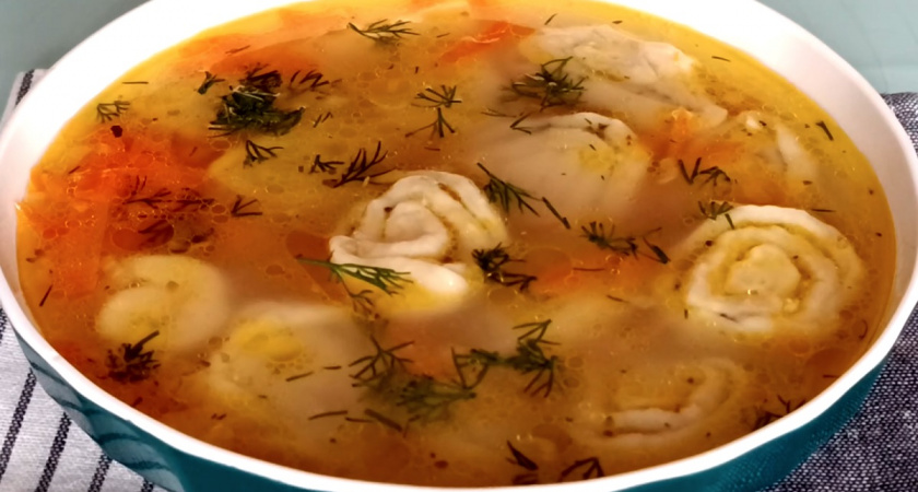 Рецепт настоящего лекарства против осенней хандры: готовим вкусный и сытный суп с чесночными галушками