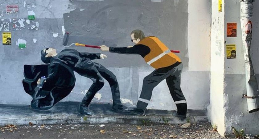 Во Владимире появился стрит-арт с героем "Матрицы" против жэк-арта