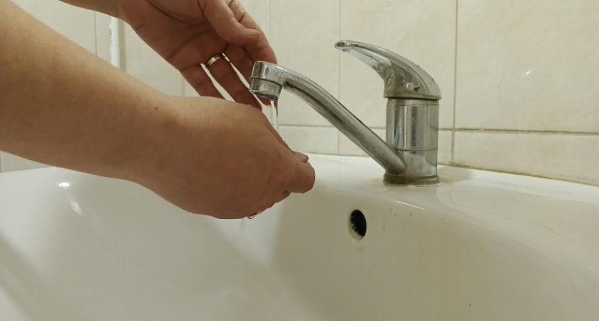 Жители Карабаново второй день живут без водоснабжения