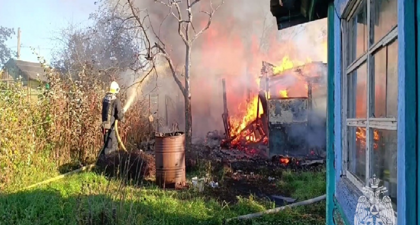 В СНТ «Уварово» под Владимиром сгорели две постройки