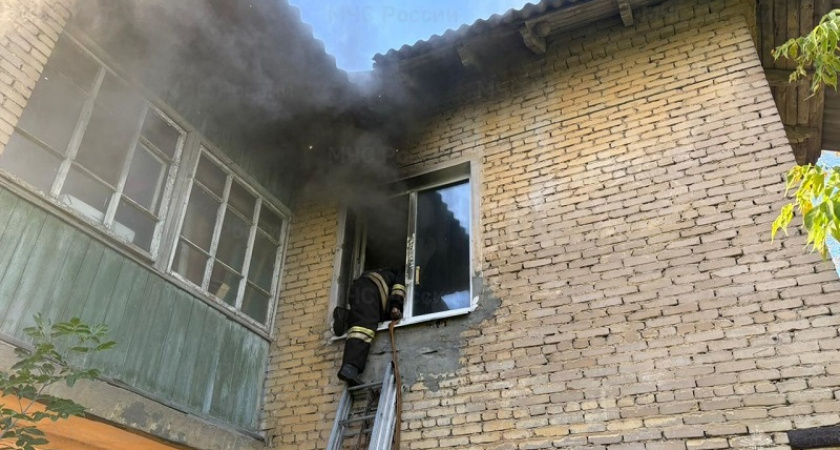 Пожарные спасли троих жильцов из горящего дома в Муроме