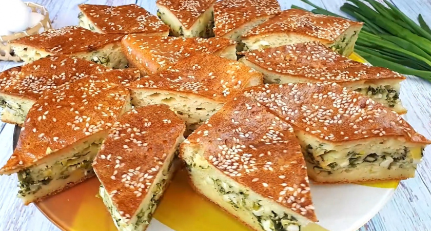 Простой рецепт заливного пирога с луком и яйцом: пышный и сочный - как у бабушки