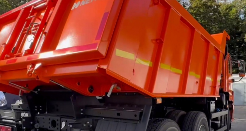 Во Владимире "Зеленый город" получил новый КАМАЗ для работы в парках