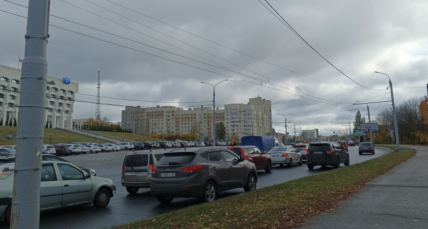 В автошколе раскрыли важное правило "2 секунд", которым пользуются бывалые водители - в чем его суть?