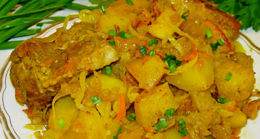 Осенний хит: мамин рецепт картошки с мясом и капустой в одной сковороде - пальчики оближешь