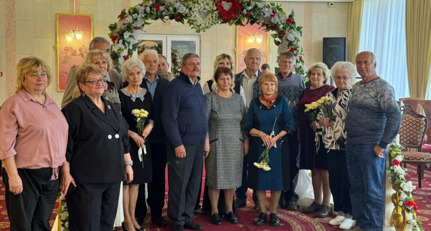 Еще 8 пар золотых юбиляров расписались во владимирской Книге почёта