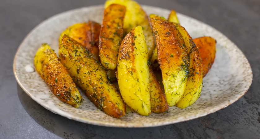 Забудьте о мягкой жареной картошке: простой трюк с одним ингредиентом, и хруст гарантирован