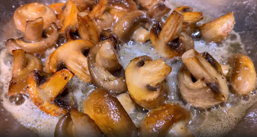 Всю жизнь жарила грибы с одним лишним ингредиентом, теперь готовлю только так - получается в 3 раза вкуснее
