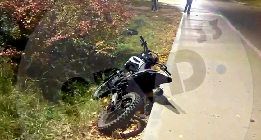 В Покрове подросток на питбайке сбил двух пешеходов на тротуаре