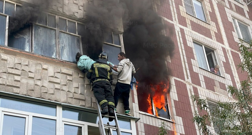 Ковровчанка поблагодарила сотрудников МЧС за спасение из горящей квартиры