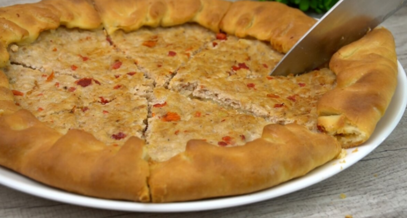 "Испеки один, два — заморозь": рецепт мясного пирога "Десятиминутка" изменит ваше представление о домашней выпечке