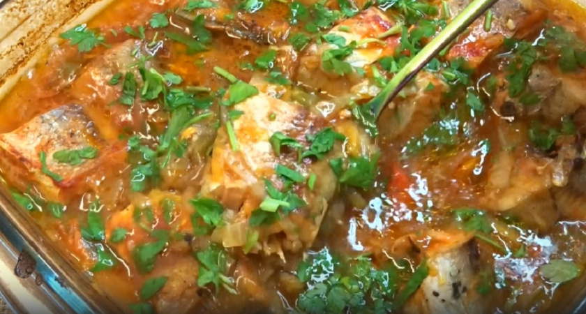 Минтай в морковном соусе: бабушка поделилась рецептом вкуснейшего ужина - пальчики оближешь