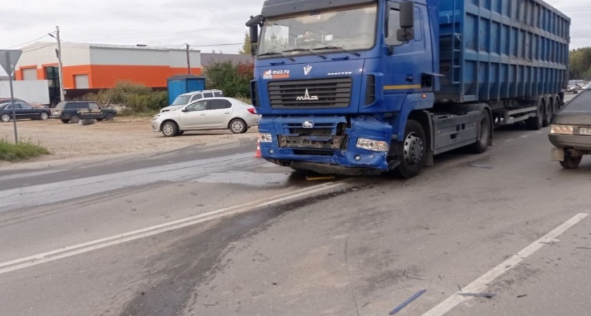 Водителя освободили из покореженной машины после аварии в Коврове