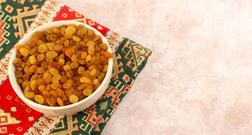 Натуральный энергетик или враг здоровья? Вся правда о пользе и скрытых рисках изюма