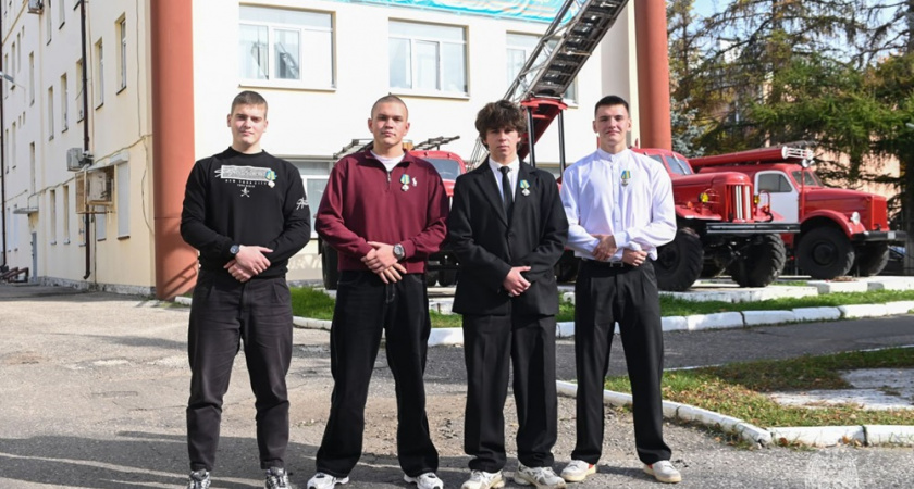 Пятеро парней из Гусь-Хрустального получили медали за спасение людей