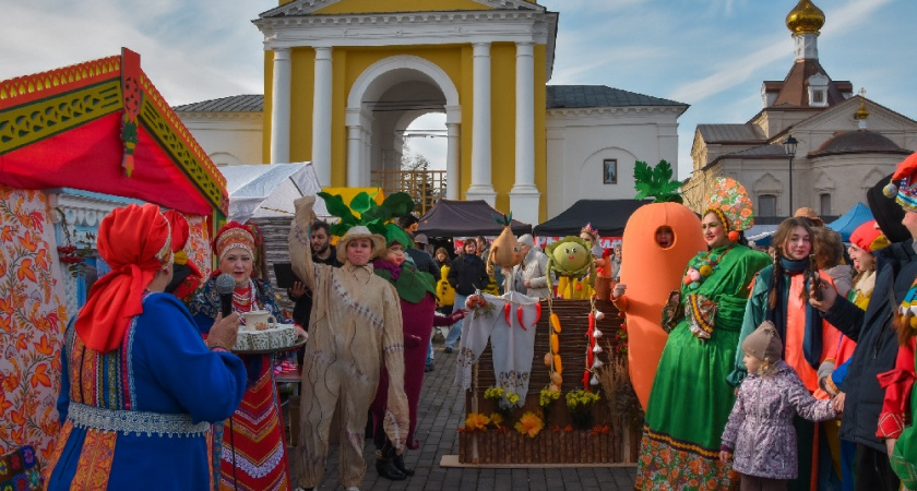 Самый длинный овощ выбрали на Евфросиньевской ярмарке в Суздале