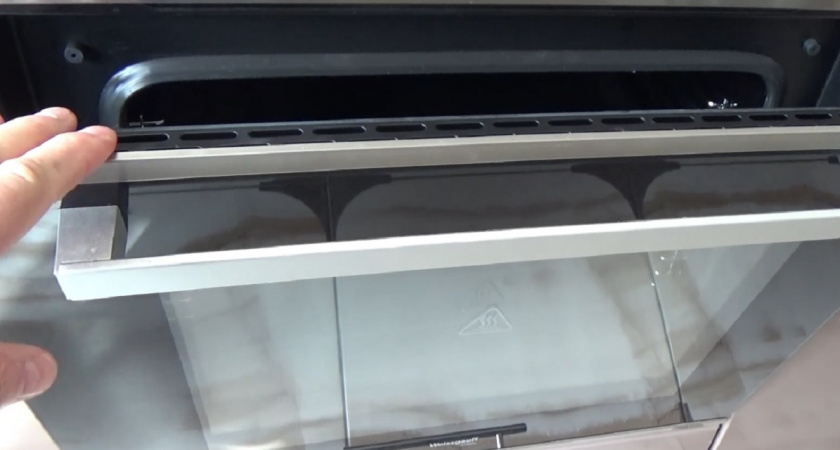 Ваша духовка снова будет сиять: простой способ избавиться от жира и нагара без химии