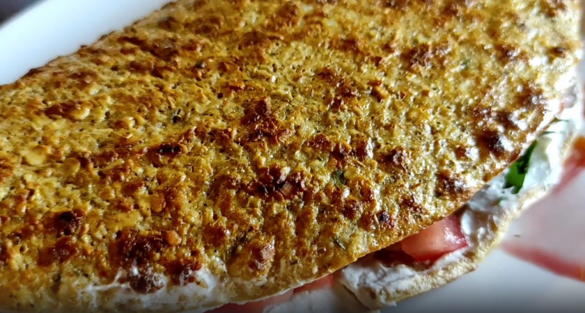 Готовим вкуснейший завтрак из стакана овсянки и 2 яиц: домочадцы будут просить добавки