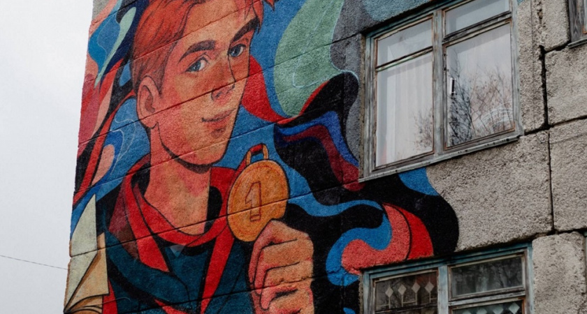 Владимирские художники украсили фасад школы новым муралом