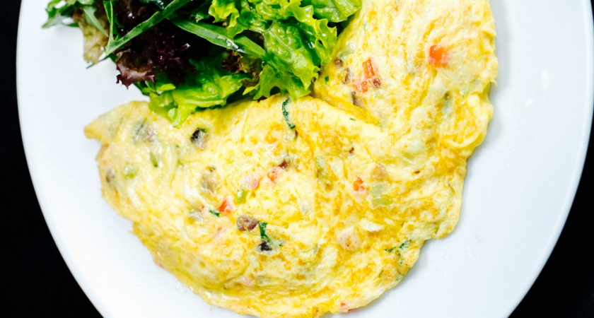 Проверенный рецепт пышного омлета, который сохраняет форму после остывания