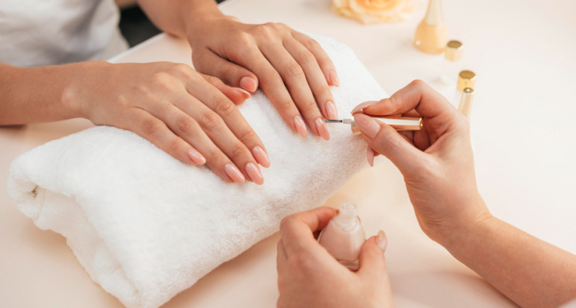 Маникюр, который вышел из моды: распространенные ошибки в дизайне ногтей, которые многое расскажут о вашей личности