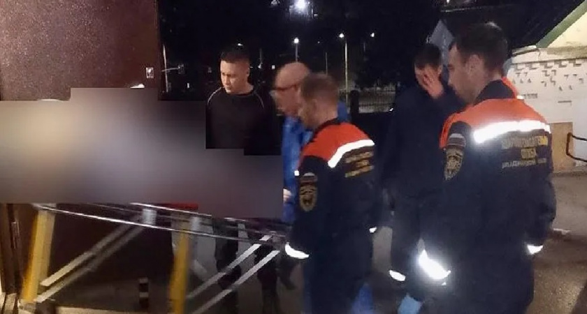 Во Владимире спасатели помогли медикам спустить пациентку весом 150 кг