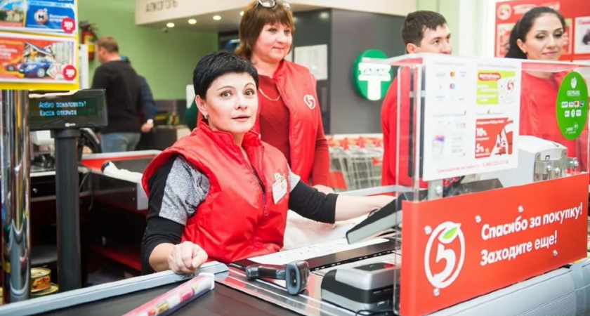 Как получить наличные в супермаркете без банкомата: запомните 1 фразу и скажите ее кассиру при покупке