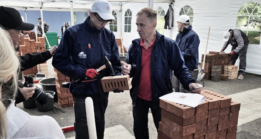 Студент из Владимира победил в номинации «Лучший каменщик России»