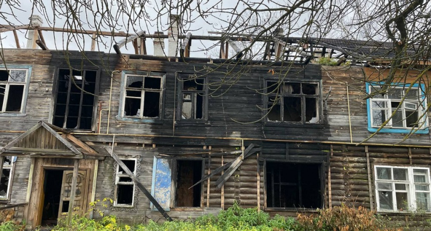 Аварийный дом в Красной Горбатке не могут снести девять лет