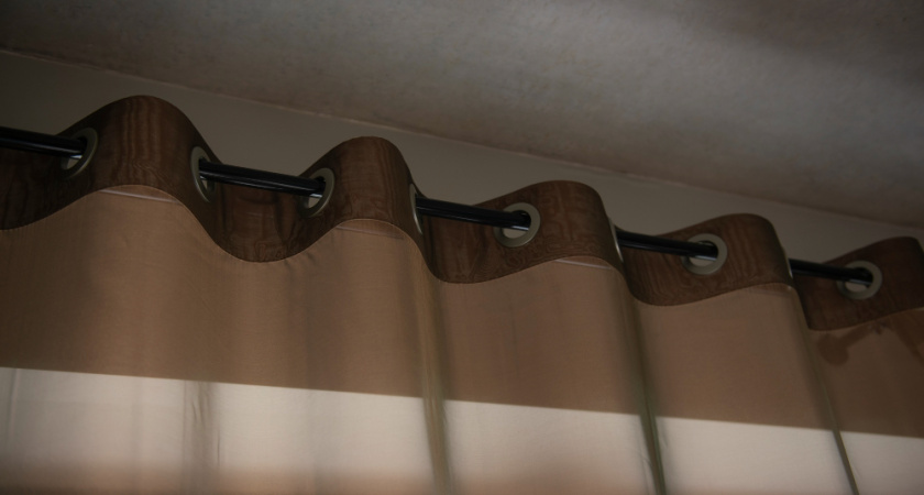 Гладкие шторы без утюга за 5 минут: мой проверенный способ с обычным кондиционером для белья