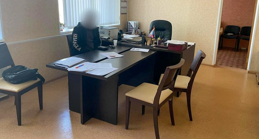 В Кольчугинском районе задержан иностранец за попытку дать взятку инспектору ГИБДД